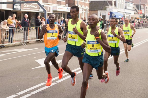 Comment les ultramarathoniens gèrent-ils la nutrition durant les courses de longue distance ?