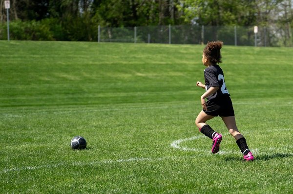 Quels sont les impacts des régimes alimentaires personnalisés sur la performance des footballeurs ?