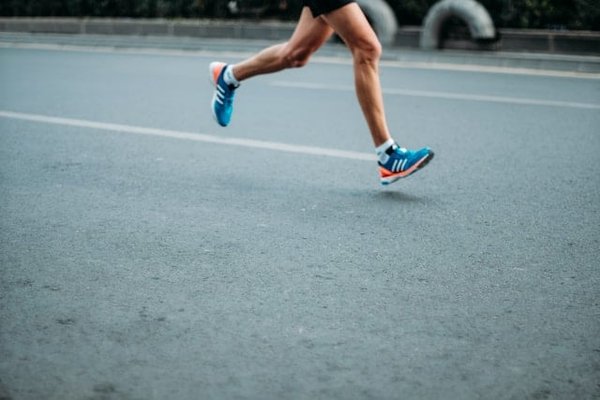 Course à pied sportive : Avantages, activités complémentaires et astuces pour débuter
