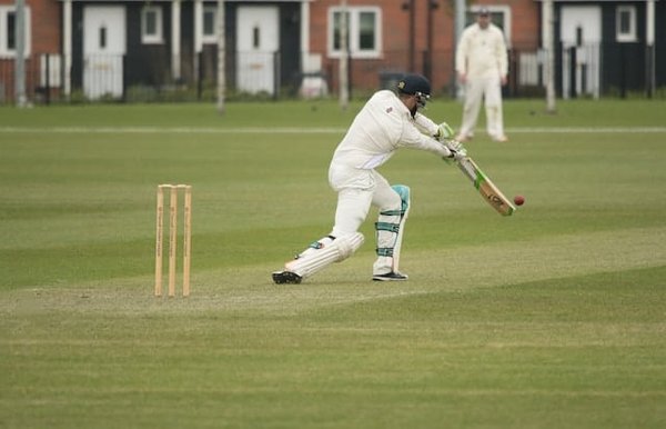 Maîtriser les fondamentaux, stratégies et tournois majeurs du cricket