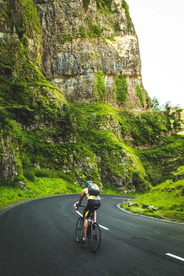 Cyclisme sport: découverte des disciplines, règles essentielles et compétitions majeures
